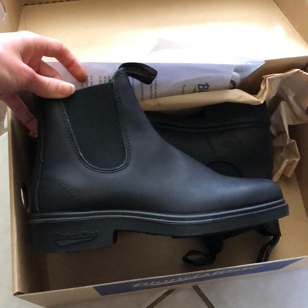 Blundstone dress series Chelsea boots genuine leather black
